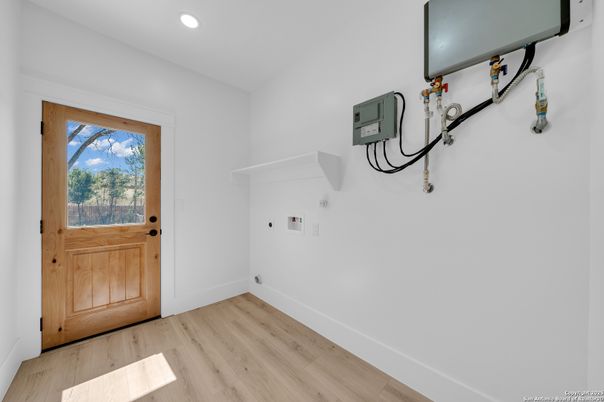Interior, Recessed Lighting, Wood Texture Flooring