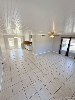Empty room, Interior