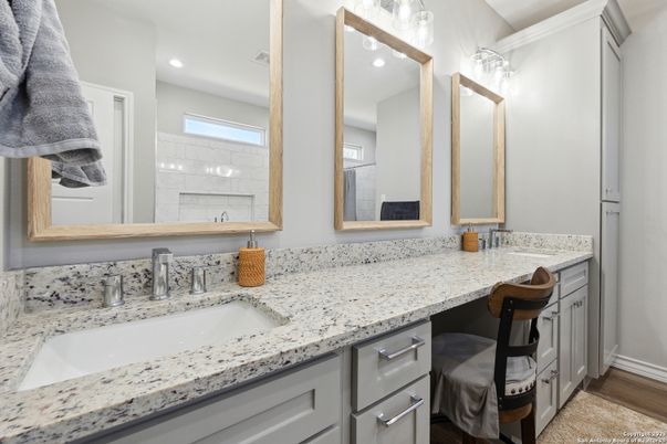 Bathroom, Dual Sink Vanities, Interior, Recessed Lighting