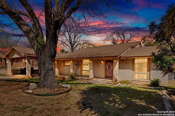 Backyard, Exterior, Facade, Brick Facade, Ranch