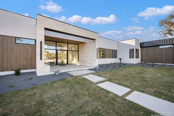 Backyard, Exterior, Facade, Modern