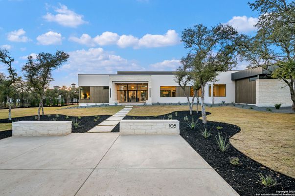 Backyard, Exterior, Facade, Modern