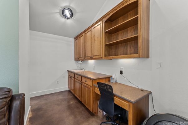 Home Office, Interior