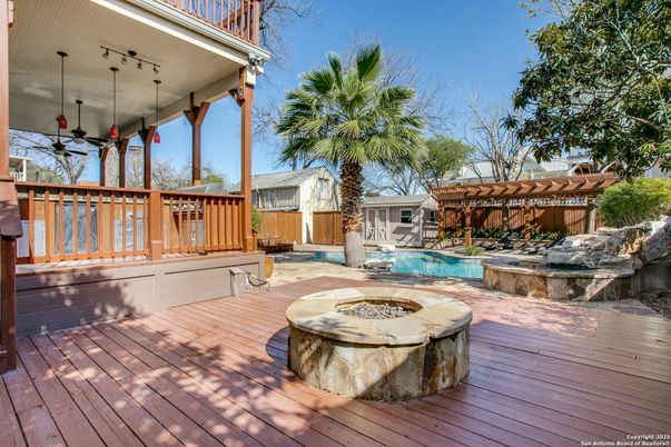 Exterior, Pool