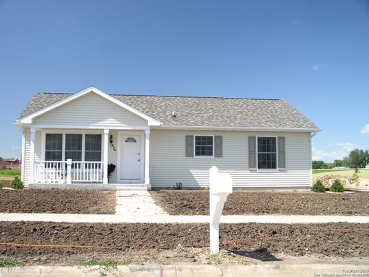 Exterior, Facade, Ranch