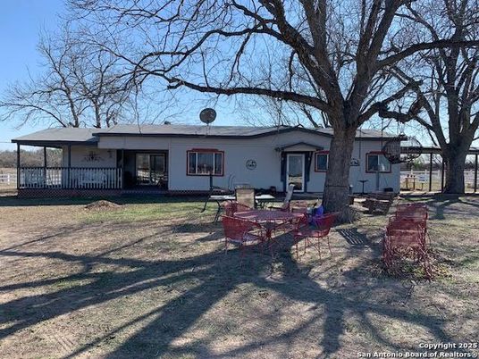 Backyard, Exterior, Facade, Ranch
