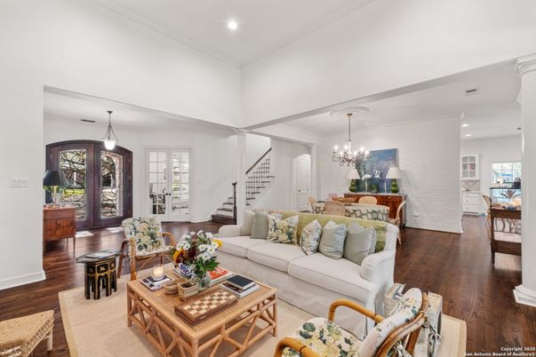 Chandelier, Dining room, Interior, Living room, Pendant Lights, Recessed Lighting, Wood Texture Flooring