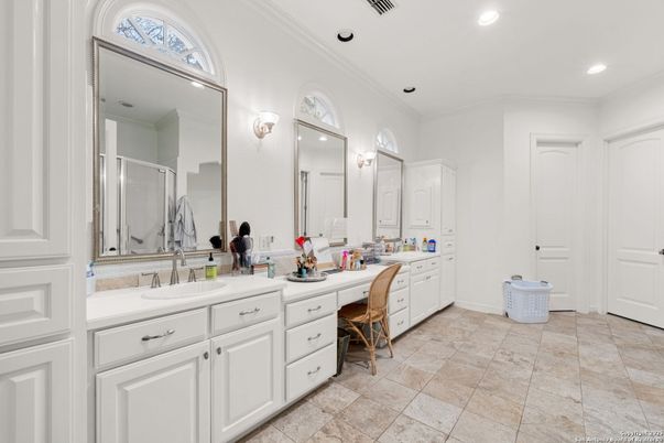 Bathroom, Dual Sink Vanities, Interior, Recessed Lighting