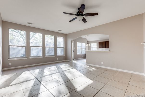 Empty room, Interior