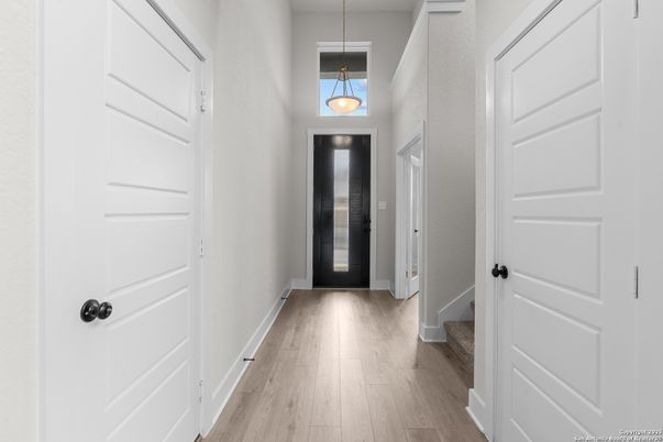 Interior, Pendant Lights, Wood Texture Flooring