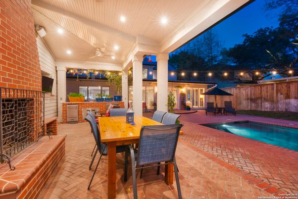 Exterior, Pool