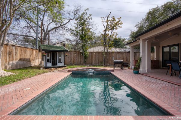 Exterior, Pool