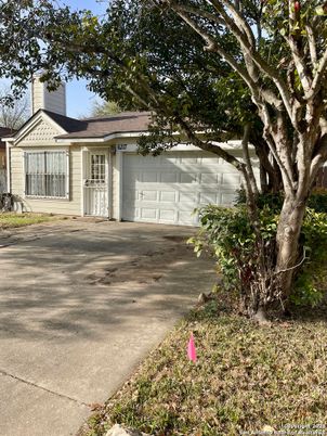 Attached, Exterior, Facade, Ranch