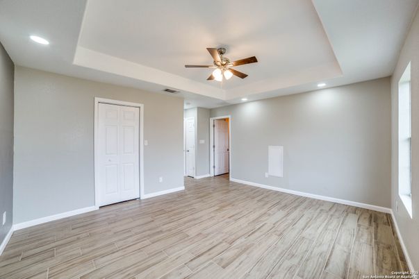 Empty room, Interior, Recessed Lighting, Wood Texture Flooring