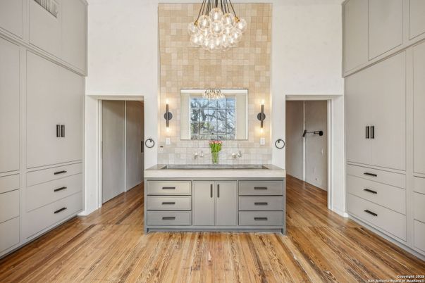 Bathroom, Interior, Pendant Lights, Wood Texture Flooring