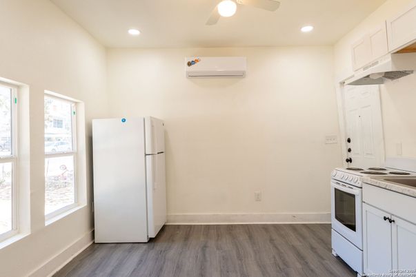 Interior, Kitchen, Recessed Lighting, Wood Texture Flooring