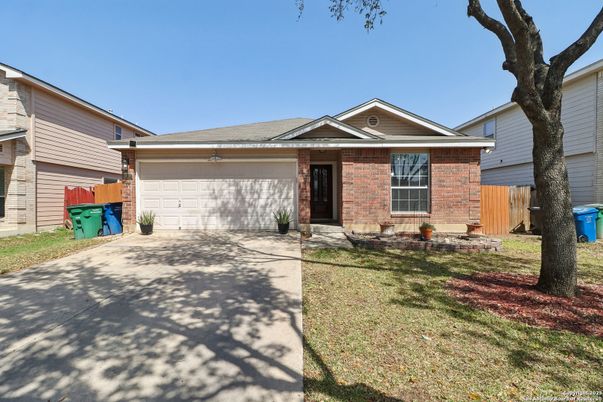 Attached, Exterior, Facade, Brick Facade, Ranch