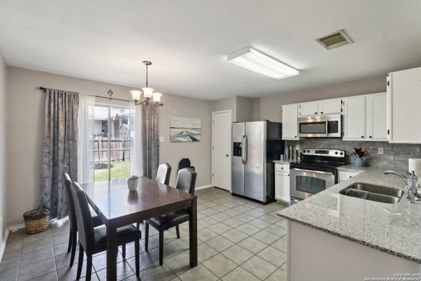 Chandelier, Dining room, Interior, Kitchen, Stainless Steel Appliances