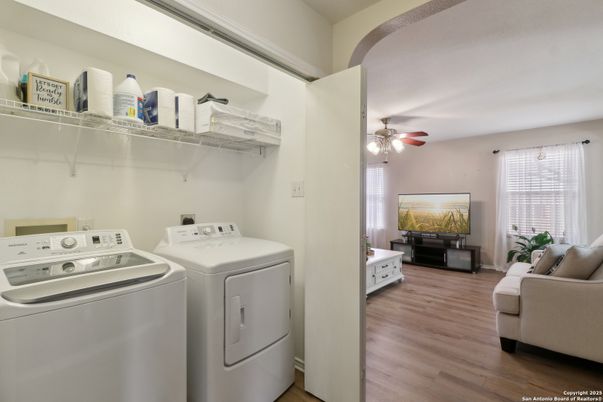 Interior, Washer, Wood Texture Flooring