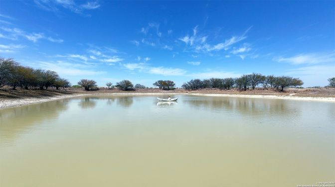 Exterior, Lake