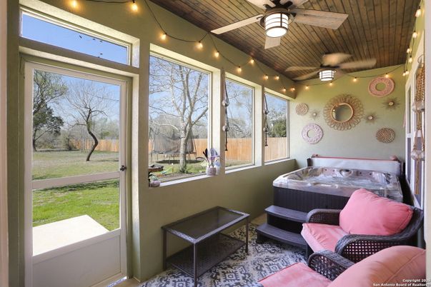 Hot Tub, Interior, Sun Room