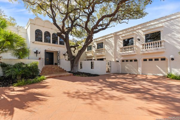Attached, Exterior, Facade, Spanish Mediterranean