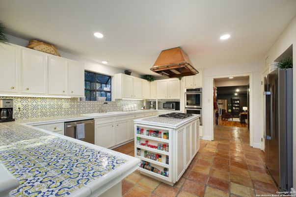 Dining room, Interior, Kitchen, Recessed Lighting, Stainless Steel Appliances