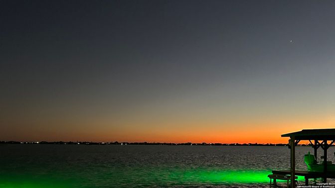 Exterior, Lake