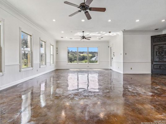 Empty room, Interior, Recessed Lighting