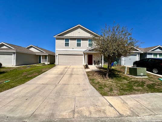Attached, Exterior, Facade, American Craftsman