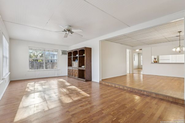 Empty room, Interior, Pendant Lights, Wood Texture Flooring