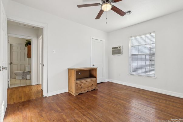 Bathroom, Empty room, Interior, Wood Texture Flooring