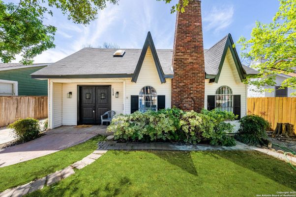 Exterior, Facade, Brick Facade, Farmhouse