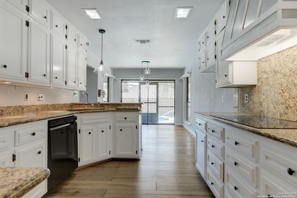 Interior, Kitchen, Pendant Lights, Wood Texture Flooring
