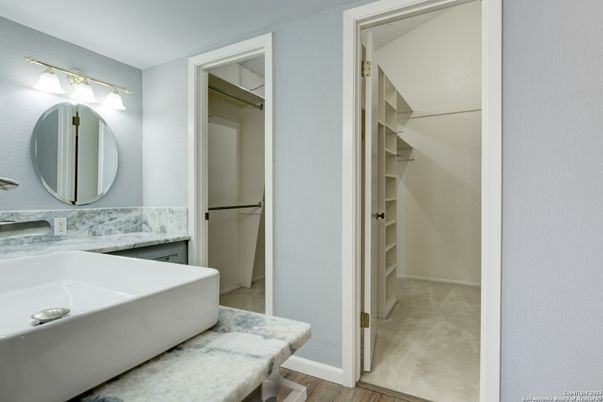 Bathroom, Interior, Walk-in Closets, Wood Texture Flooring
