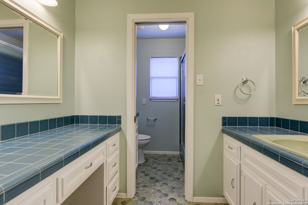 Bathroom, Interior, Tile Countertops