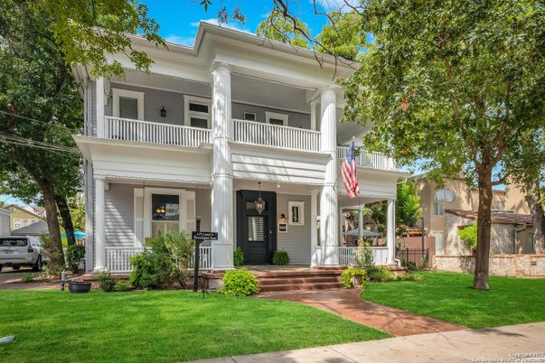 Exterior, Facade, American Foursquare