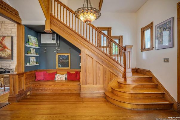 Interior, Pendant Lights, Wood Texture Flooring