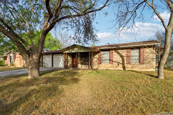 Attached, Exterior, Facade, Brick Facade, Ranch