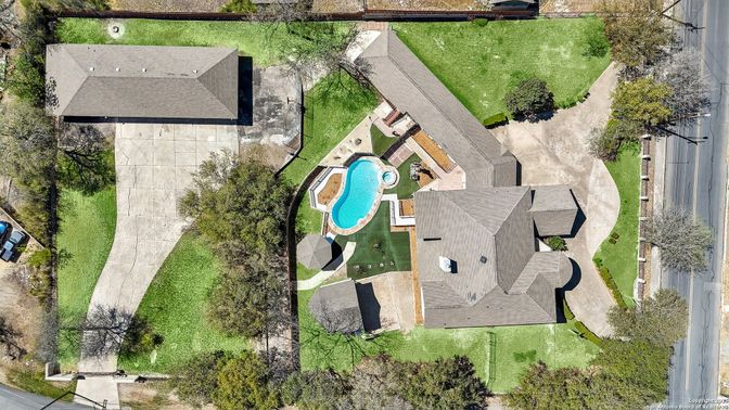 Exterior, Drone