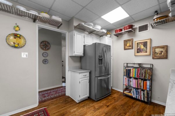 Interior, Kitchen, Washer, Wood Texture Flooring