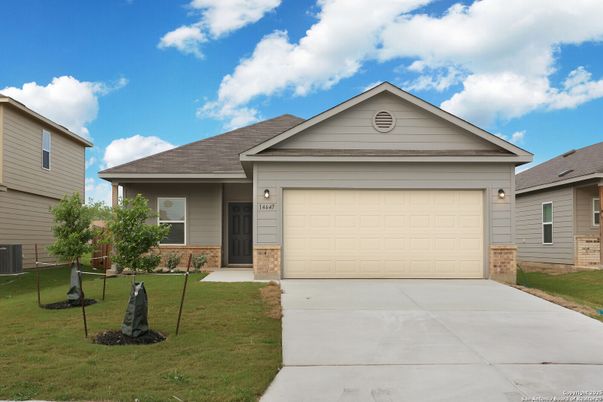 Attached, Exterior, Facade, American Craftsman