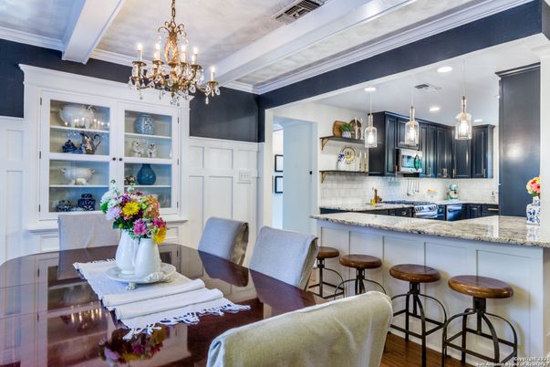 Chandelier, Dining room, Interior, Kitchen, Pendant Lights, Recessed Lighting, Wood Texture Flooring