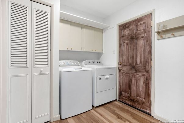 Interior, Utility Closets, Washer, Wood Texture Flooring