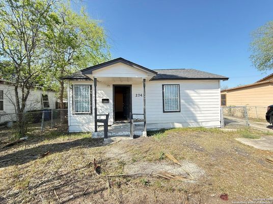 Backyard, Exterior, Facade, Ranch