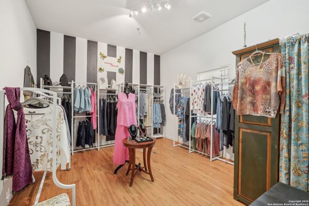 Interior, Walk-in Closets, Wood Texture Flooring