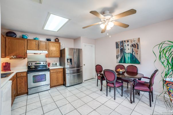 Dining room, Interior, Kitchen, Stainless Steel Appliances