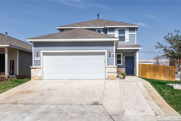 Attached, Exterior, Facade, American Craftsman
