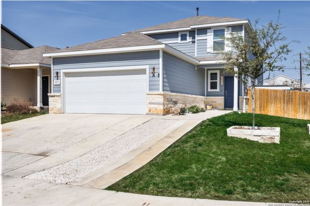 Attached, Exterior, Facade, Split Level
