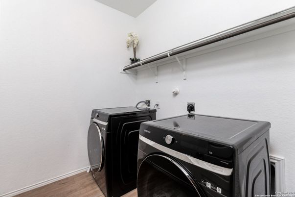 Interior, Washer, Wood Texture Flooring